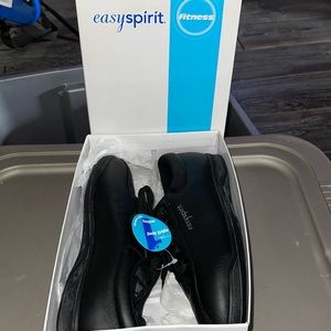 Womens easy spirit AP1 black leather shoes size 9 1/2 B